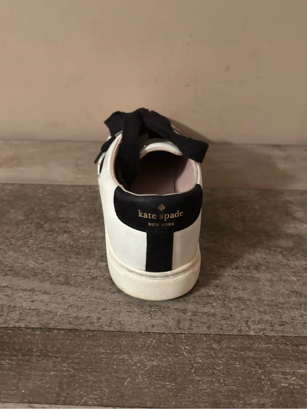 KATE SPADE FEZ WHITE LEATHER LOW TOP SNEAKER SIZE 8